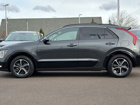 Used 2023 Kia Niro SX image 7