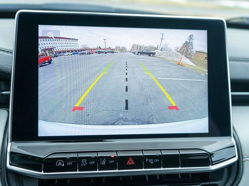 Used 2025 Jeep Compass Limited image 18