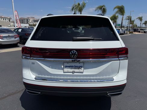 Used 2025 Volkswagen Atlas SE FWD image 9