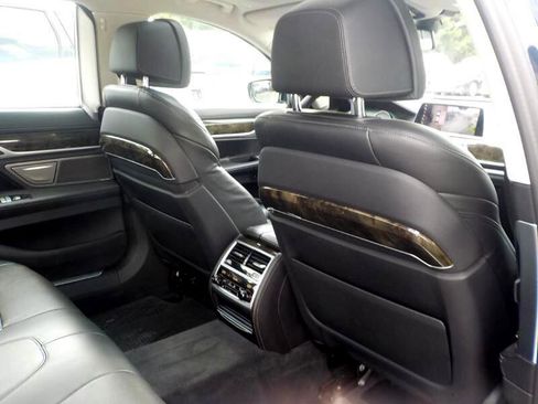 Used 2019 BMW 740i xDrive w/ Executive Package image 28