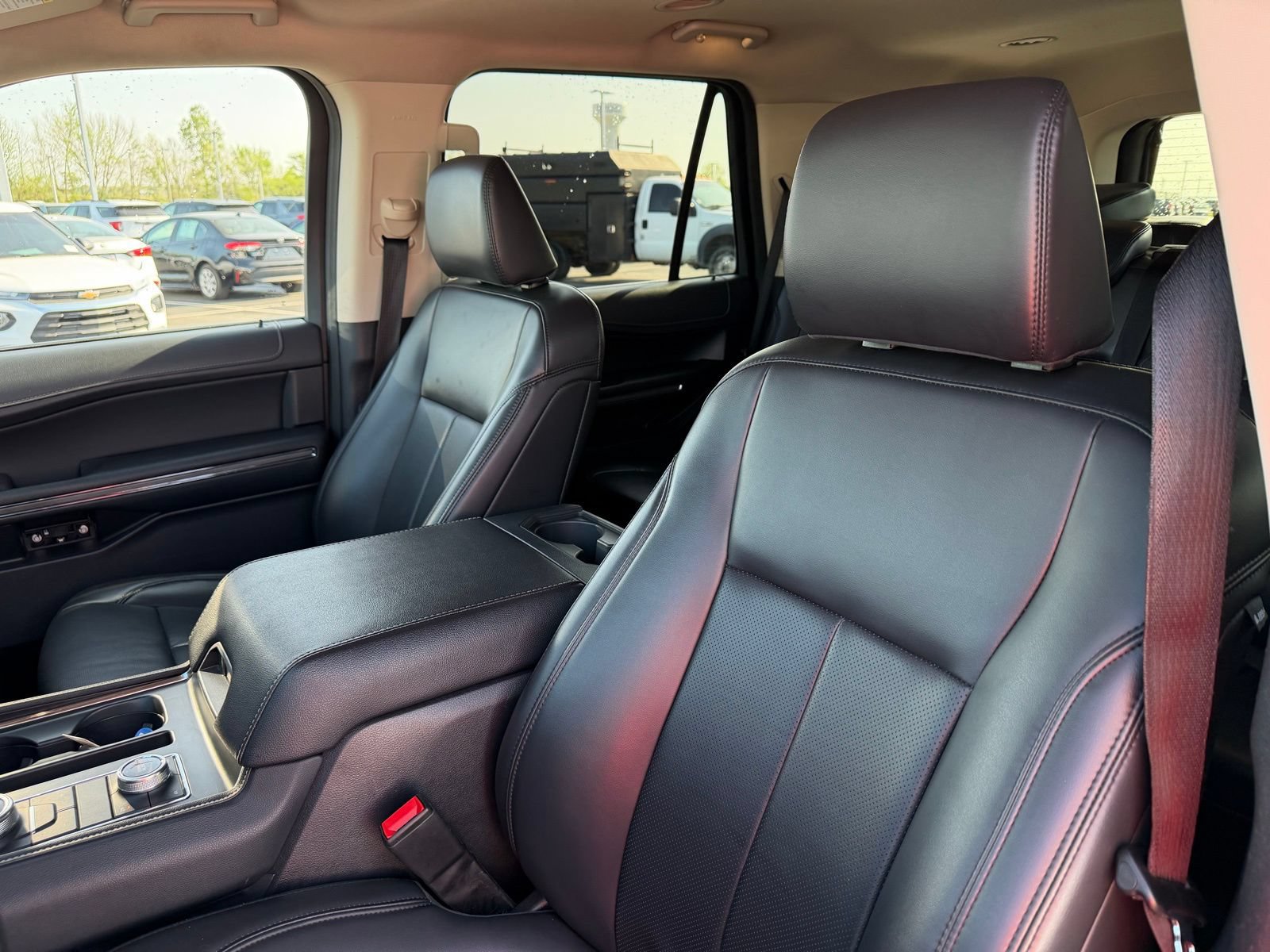 Used 2024 Ford Expedition XLT AWD/4WD image 14