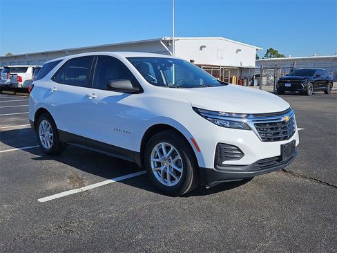 Used 2022 Chevrolet Equinox LS w/ LS Convenience Package image 8