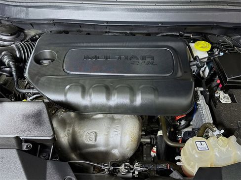 Used 2021 Jeep Cherokee Latitude Plus image 32