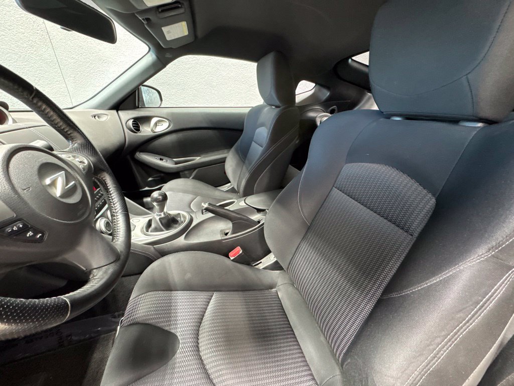 Used 2018 Nissan 370Z Coupe RWD image 9
