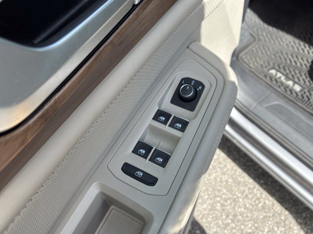 Used 2024 Volkswagen Atlas SE AWD/4WD image 38