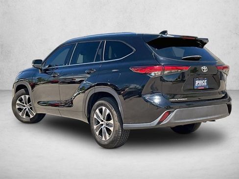 Used 2020 Toyota Highlander XLE FWD image 12