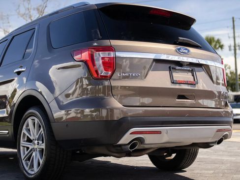 Used 2016 Ford Explorer Limited w/ Equipment Group 301A FWD image 10