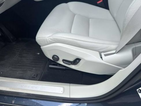 Used 2024 Volvo XC60 B5 Plus w/ Protection Package Premier AWD/4WD image 17
