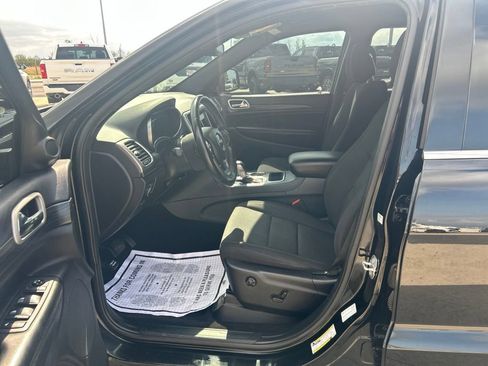 Used 2020 Jeep Grand Cherokee Laredo AWD/4WD image 10