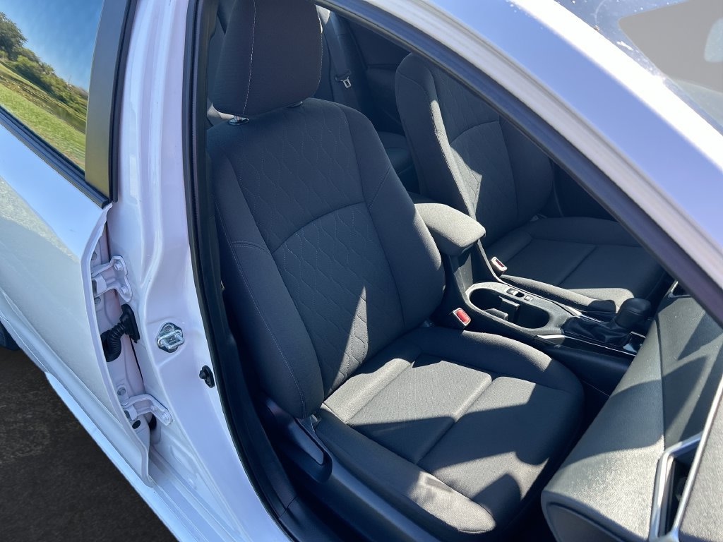 Used 2025 Toyota Corolla LE FWD image 30