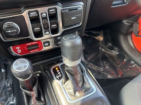 Used 2020 Jeep Wrangler Unlimited Rubicon w/ Cold Weather Group image 15