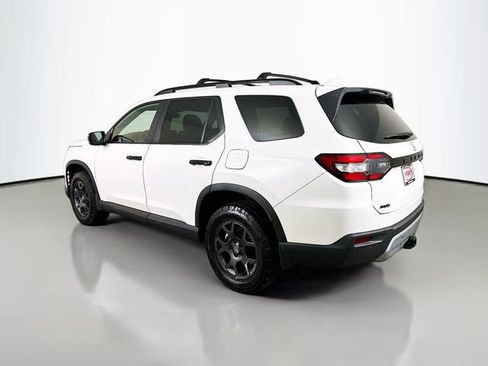 Used 2025 Honda Pilot TrailSport image 33