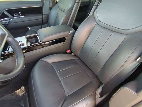 Certified 2024 Land Rover Range Rover SE image 15
