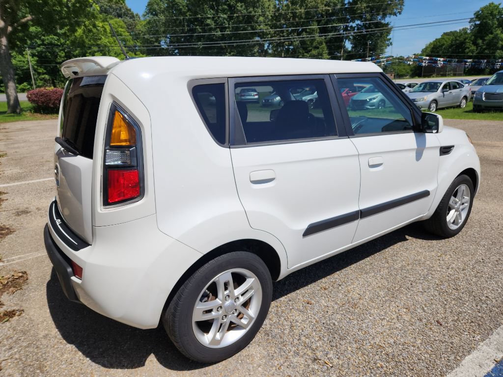 Used 2010 Kia Soul + w/ Audio Pkg FWD image 3