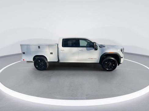 Used 2025 GMC Sierra 2500 AT4 image 25