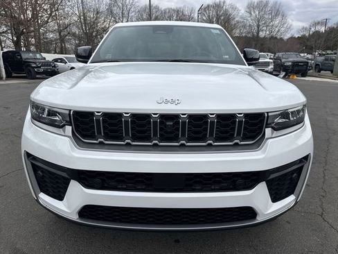 New 2026 Jeep Grand Cherokee Limited w/ Luxury Tech Group II AWD/4WD image 15