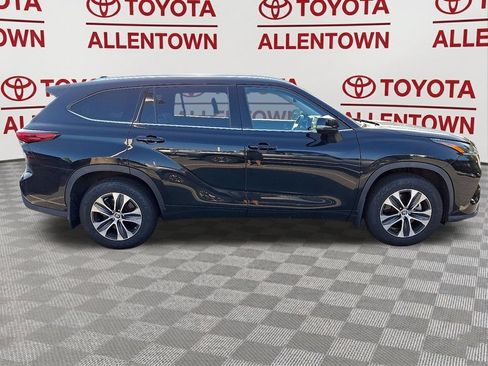 Used 2021 Toyota Highlander XLE AWD/4WD image 5