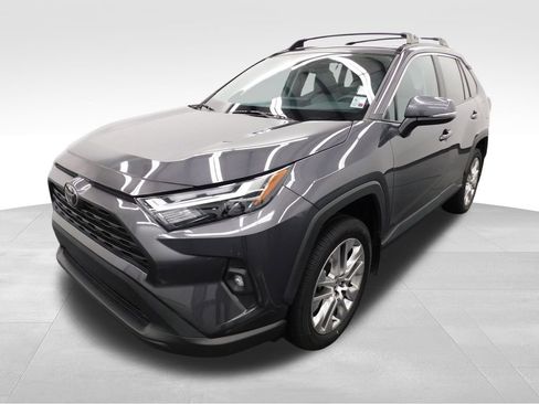 Used 2023 Toyota RAV4 XLE Premium image 3