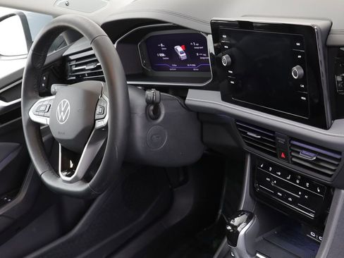 Used 2025 Volkswagen Jetta SEL image 22