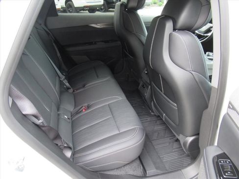 Certified 2025 Cadillac Optiq Luxury 2 w/ LPO, Floor Liner Package AWD/4WD image 32
