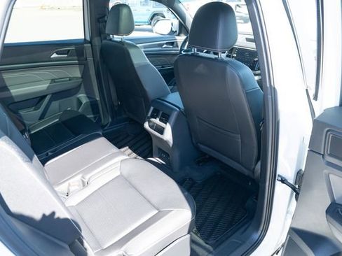 Certified 2023 Volkswagen Atlas Cross Sport SE w/ Panoramic Sunroof Package image 37