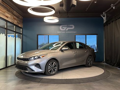 Used 2023 Kia Forte LXS FWD image 7