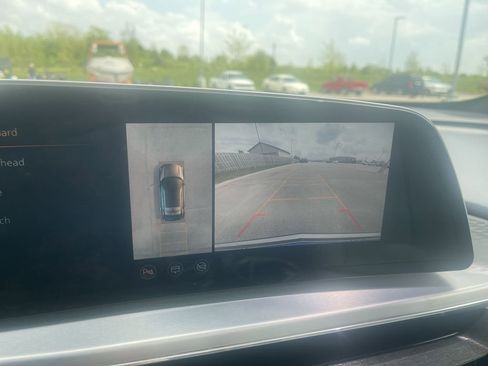 Used 2024 Cadillac Lyriq Luxury AWD/4WD image 19