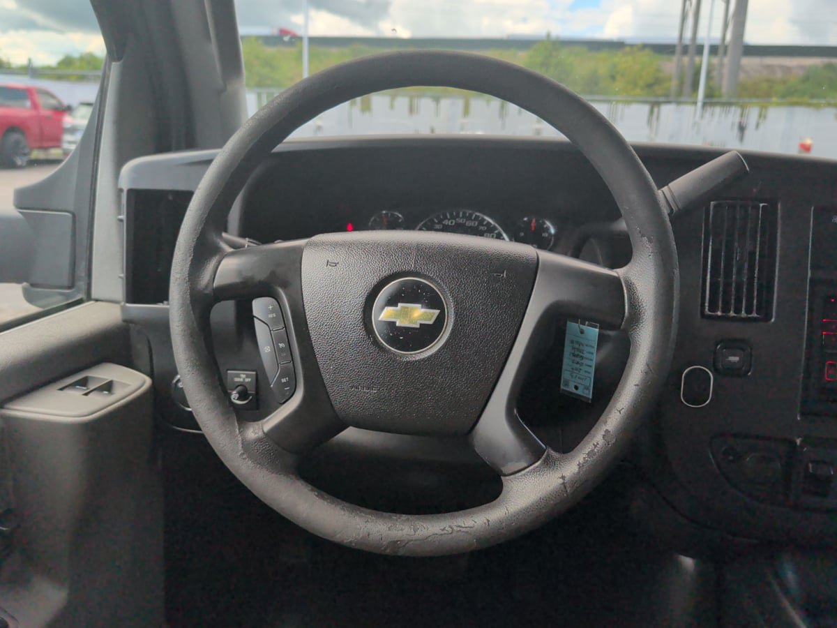 Used 2016 Chevrolet Express 4500 RWD image 20