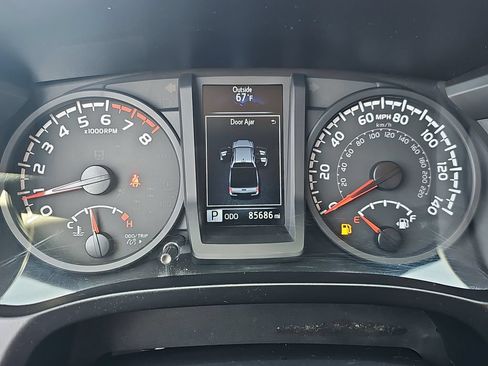 Used 2022 Toyota Tacoma SR AWD/4WD image 19