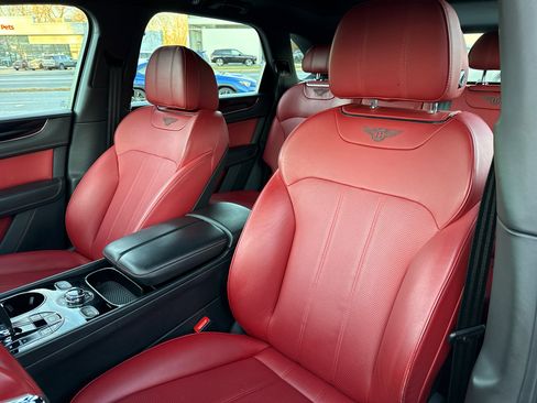Used 2019 Bentley Bentayga image 25
