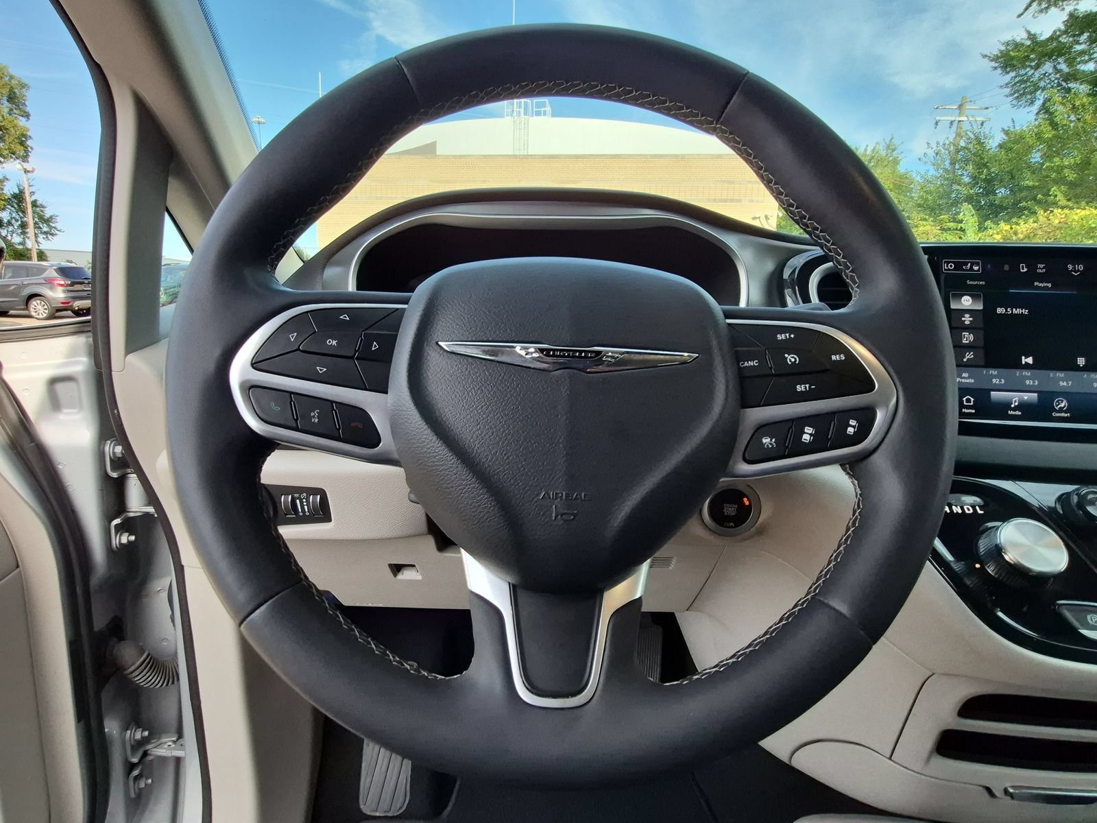 Used 2024 Chrysler Pacifica Touring-L FWD image 23