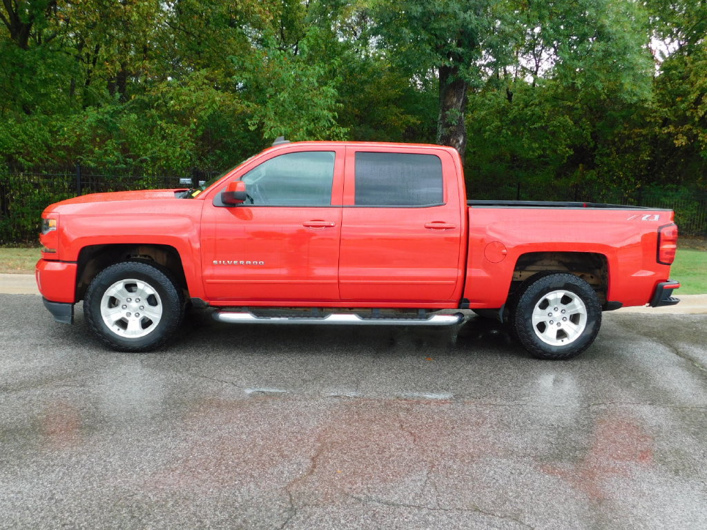 Used 2018 Chevrolet Silverado 1500 LT w/ All Star Edition AWD/4WD image 2