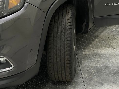 Used 2021 Jeep Cherokee Limited image 36