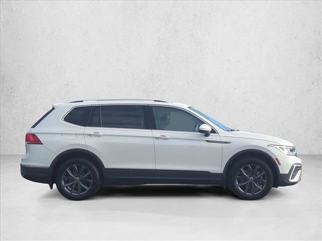 Used 2024 Volkswagen Tiguan SE w/ Panoramic Sunroof Package AWD/4WD image 4