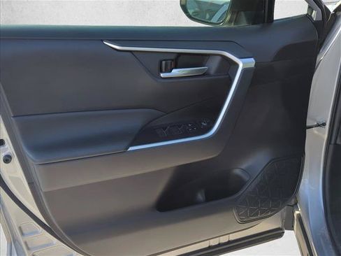 Certified 2022 Toyota RAV4 XLE FWD image 8