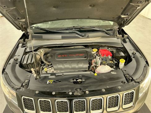 Used 2019 Jeep Compass Latitude image 23