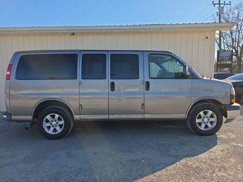 Used 2009 GMC Savana 1500 Passenger w/ LT Preferred Equipment Group image 3