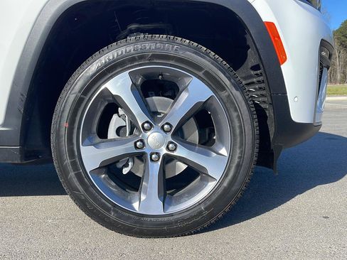 New 2026 Jeep Grand Cherokee Limited w/ Luxury Tech Group II AWD/4WD image 9