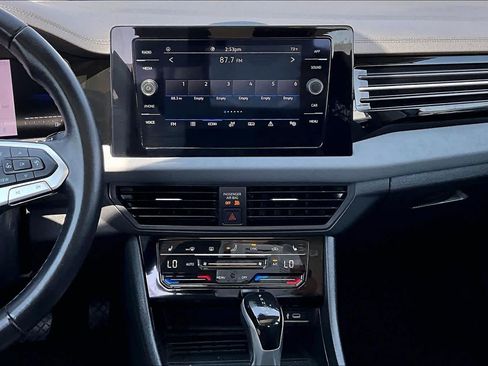 Used 2025 Volkswagen Jetta SE FWD image 7