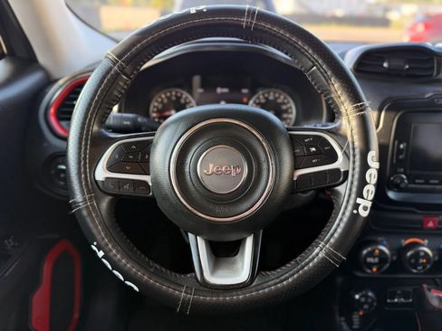 Used 2017 Jeep Renegade Trailhawk AWD/4WD image 24