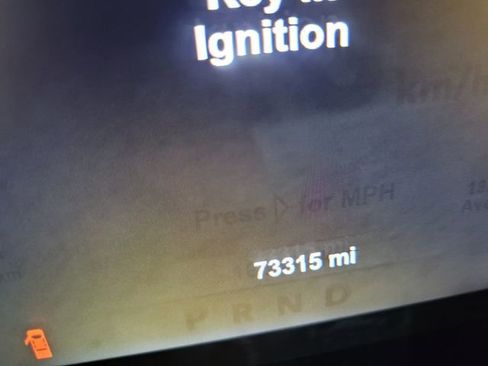 Used 2018 RAM 1500 Classic SLT w/ Luxury Group image 3