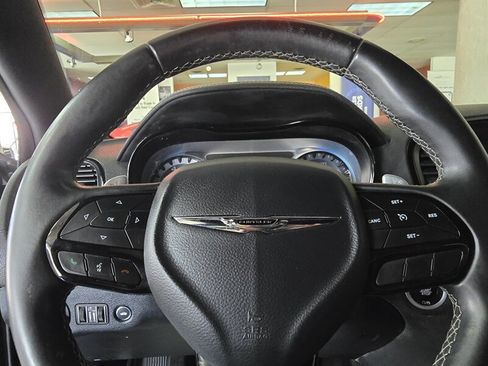 Used 2018 Chrysler 300 S image 25