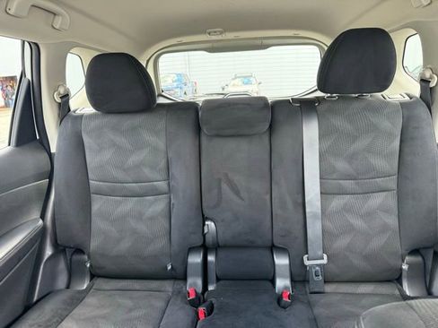 Used 2016 Nissan Rogue SV w/ SV Premium Package AWD/4WD image 16