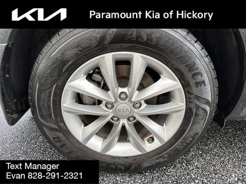 Used 2016 Kia Sorento FWD image 9