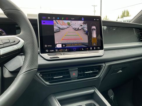 New 2025 Volkswagen Tiguan SE R-Line image 17