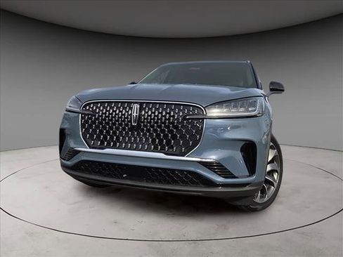 New 2025 Lincoln Aviator AWD w/ Equipment Group 101A image 2