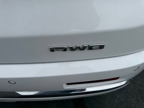 Certified 2021 GMC Acadia Denali w/ Denali Ultimate Package AWD/4WD image 8