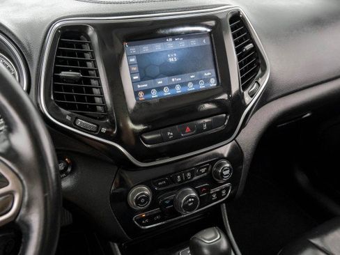 Used 2021 Jeep Cherokee Latitude Plus AWD/4WD image 32
