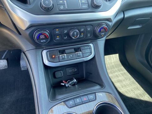 Used 2021 GMC Acadia SLE FWD image 10