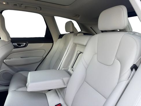Certified 2024 Volvo XC60 B5 Plus w/ Climate Package AWD/4WD image 24